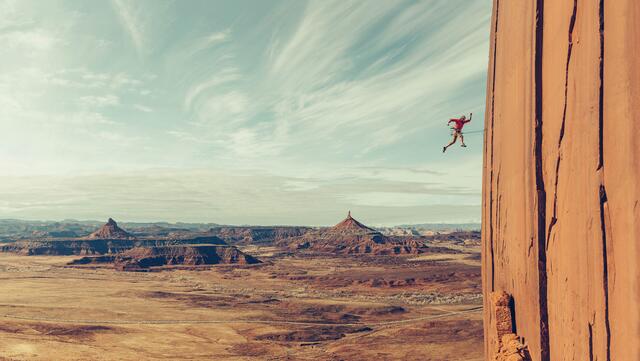 Das Gewinnerfoto der Red Bull Illume Image Quest 2021 wird für einen kurzen Zeitraum in der Einkaufspassage ausgestellt.  | Foto: Will Saunders