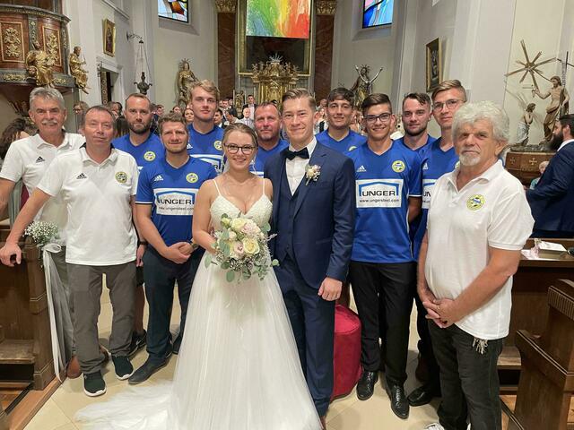 Der SV Welgersdorf wünscht Bernadette und Matthias Alles Gute. | Foto: Markus Kaiser