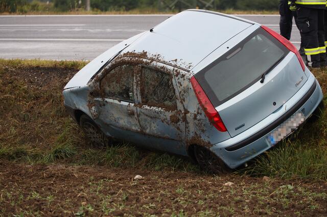 Das Auto war von der Straße abgekommen. | Foto: laumat.at