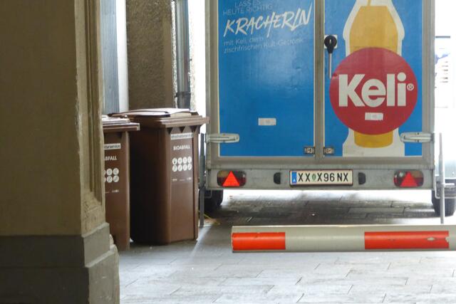 Zwei versteckte Biotonnen im versperrten Innenhof vom Grazer Rathaus, aber wir wollen diesmal das Beste hoffen...