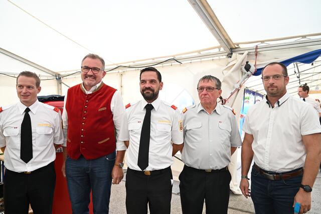 Kommandant Stellv. Harald Rupic, Landtagspräsident Jakob Strauß, Kommandant Bernhard Hrowath, Bezirksfeuerwehrkommandant Stellv. Werner Opetnik, Feuerwehrreferent Markus Kraiger