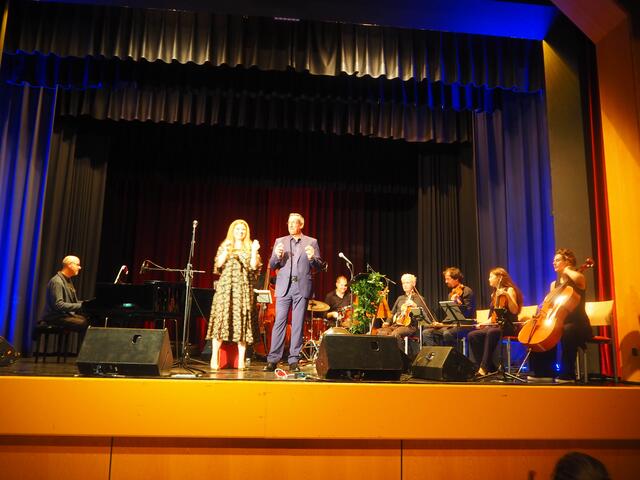 Ein traumhafter "Summers Day with Jazz" mit Simone Kopmajer und Band, Viktor Gernot  und dem "radio.string.quartett" in der Stadthalle. | Foto: WW