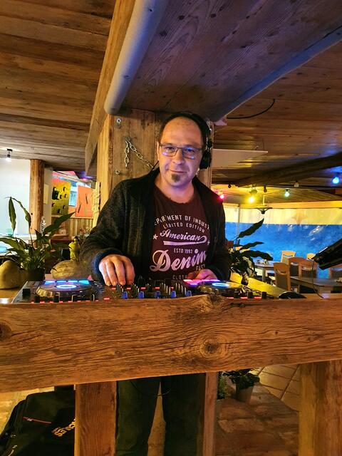 Ingo Dorninger aka DJ Ferris macht Stimmung. | Foto: Erika Kollmann-Till 