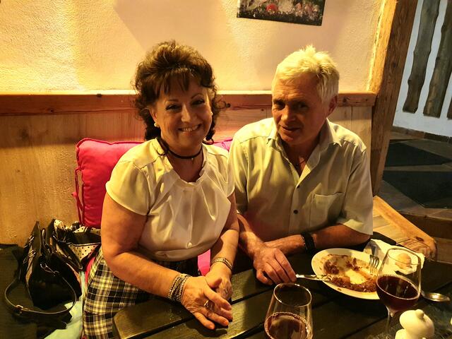 Helga Pfeffer und Anton Hahn genossen das Essen... | Foto: Erika Kollmann-Till 