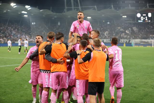 LASK-Abwehrbollwerk Philpp Ziereis hat nach an seinem Wechsel aus Hamburg nach Linz sichtlich Gefallen gefunden. | Foto: Reischl