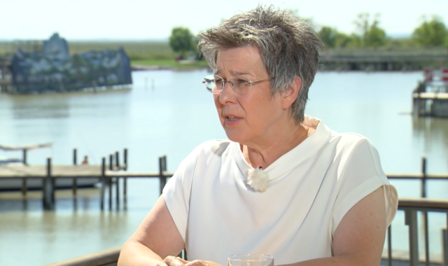 Das Sommergespräch mit Grünen-Chefin Regina Petrik fand in in Mörbisch direkt am Neusiedler See statt. | Foto: Screenshot / ORF Burgenland