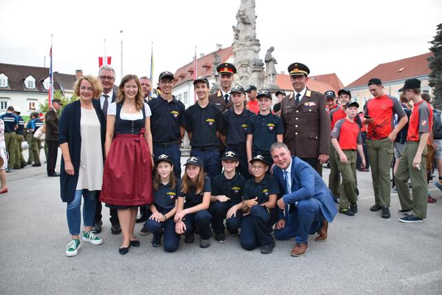 Christiane Tschl-Hofmeister, Christoph Kainz, Claudia Plakolm mit Teilnehmern aus NÖ, Oliver Stocker, Robert Mayer und Andreas Babler. | Foto: Preineder
