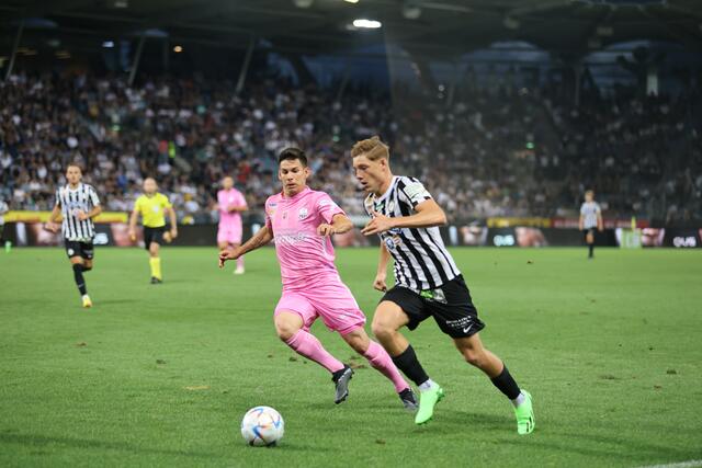 LASK-Mittelfeldmotor Peter Michorl (l.) machte im Mittelfeld ordentlich Meter. | Foto: Reischl