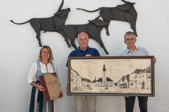 Von links: Johanna Miesenberger, Erwin Zeinhofer und Reinhold Klinger. | Foto: Museum Pregarten/A. Klinger