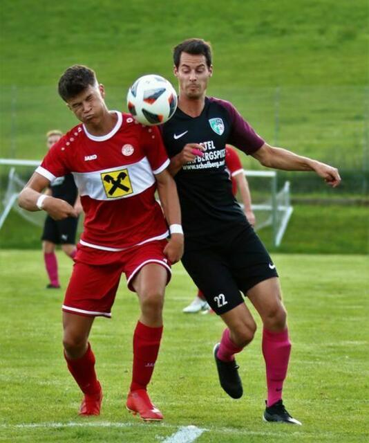 Damian Niedermeier (rechts) führt derzeit die Torschützen-Liste der 2. Klasse Süd an. | Foto: Fussball-Impressionen vom Salzburger Unterhaus