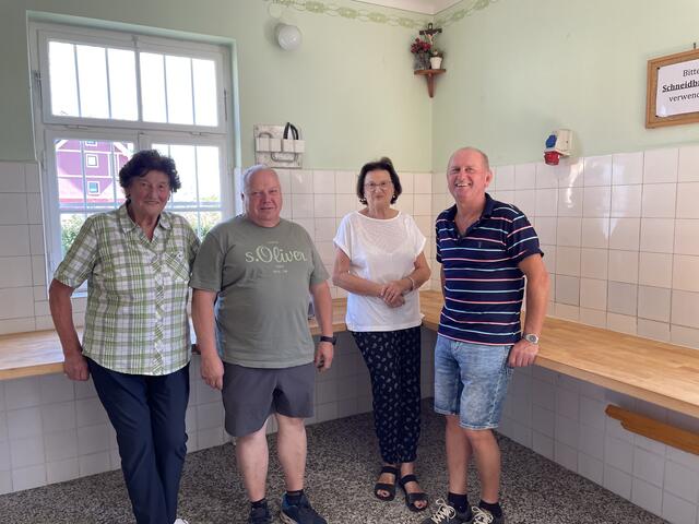 In der Hitzendorfer Katastralgemeinde Berndorf widmet sich der Verein um Obmann Kurt Kager um den Betrieb des Tiefkühlhauses. Im Elternhaus von Hermine und Gertrude Trummer wurden vor über 60 Jahren die Pläne für die Anlage ausgearbeitet.  | Foto: RegionalMedien Steiermark 