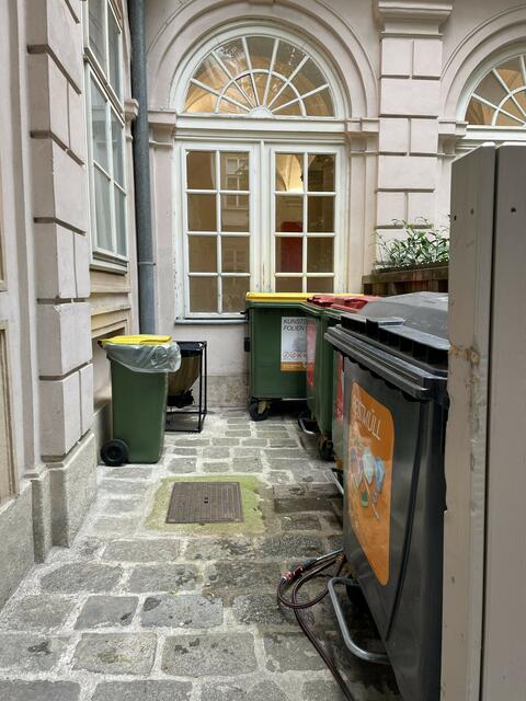 In der sogenannten "Müllinsel" befinden sich nun Wormbag und Würmer und kümmern sich um die Kompostierung des Bioabfalles.  | Foto: wurmkiste.at