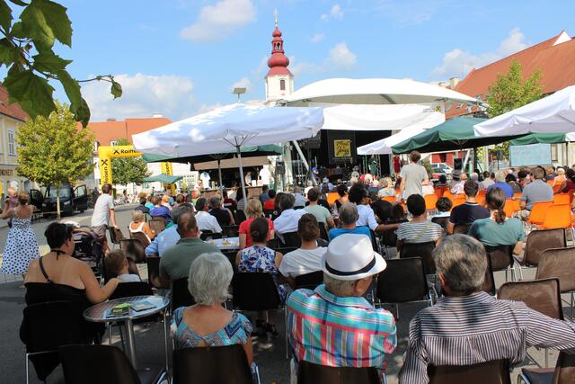 Sämtliche Karten sind bei allen steirischen Raiffeisenbanken, bei allen Oeticket-Verkaufstellen, online auf oeticket.com und in den Bürgerservicestellen Fehring und Hatzendorf erhältlich. | Foto: "Most+Jazz"