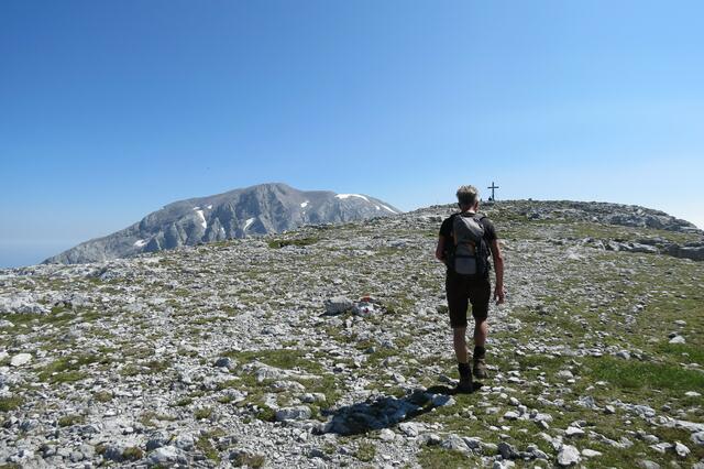 Am Hohen Brett, links im Hintergrund der massige Stock des Hohen Göll.  | Foto: Thomas Neuhold