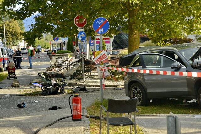 Gastgarten-Crash in der Alpenstraße | Foto: HKroBild