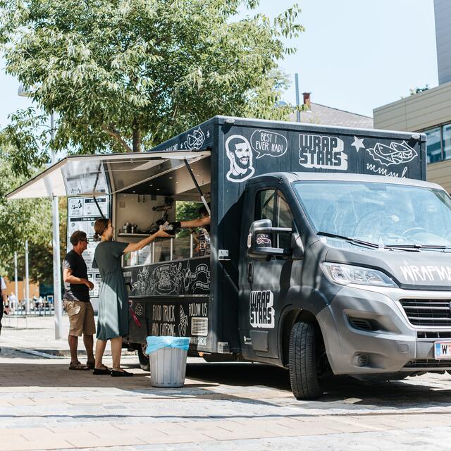 Die Foodtrucks von Wrapstars touren mir ihrem gesunden Fastfood durch Wien.  | Foto: Wrapstars