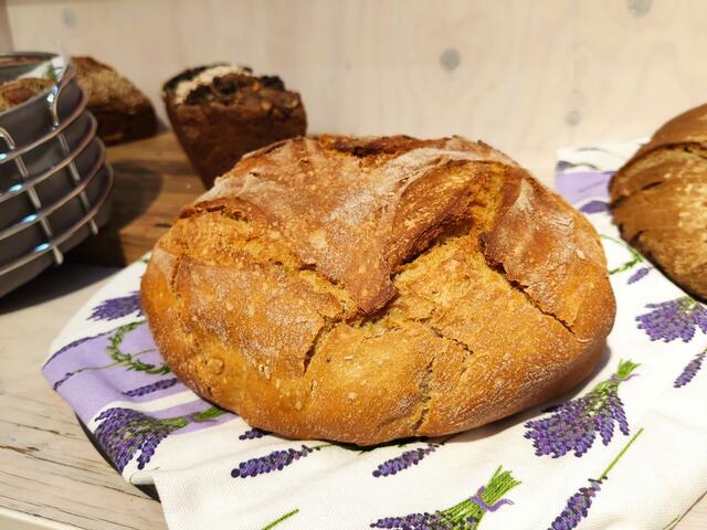 Traditionelles Bauernbrot kommt mit klassischen Zutaten und ohne Schnickschnack aus. | Foto: Tobias Graf