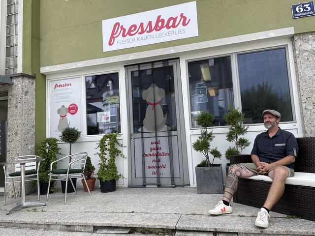 Stefan Wiederin vor seiner "fressbar" in Salzburg.  | Foto: RegionalMedien Salzburg