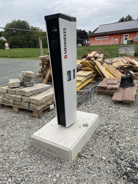 Hinter dem Feuerwehrhaus Olbendorf wird eine E-Ladestation errichtet.  | Foto: Elisabeth Kloiber