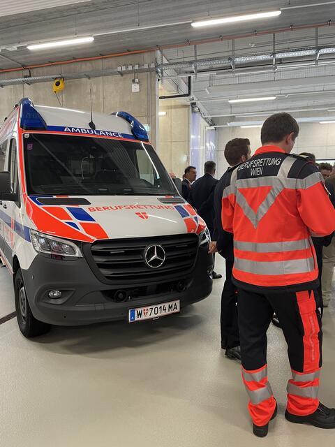 Nach jedem Einsatz fahren die Rettungsautos in die Rettungsstation und werden dort gereinigt. Bei Bedarf werden auch etwa medizinische Gegenstände wiederaufgefüllt. | Foto: Kautzky