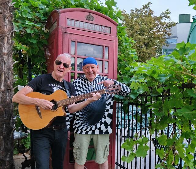 So ziemlich beste Freunde sind Gary Howard und Reini Buchacher im Laufe der Jahre geworden – die beiden treten am 3. September im Café Grande auf.
 | Foto: C. Reisinger