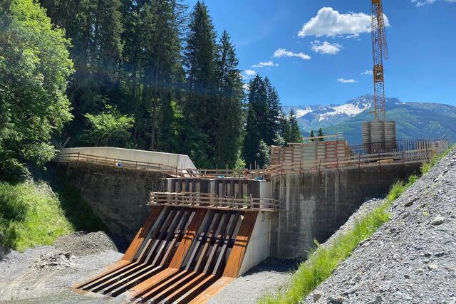Bau des Hochwasserschutzes in Uttendorf. | Foto: Land Salzburg/Melanie Hutter