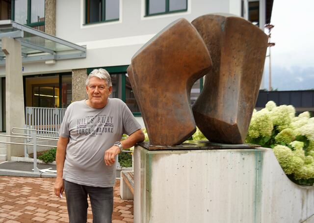 Bürgermeister Helmut Klose vor dem Gemeindeamt.