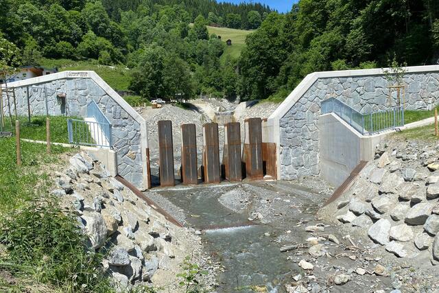Der Hochwasserschtuz für Uttendorf ist fast fertig. | Foto: Land Salzburg/Melanie Hutter