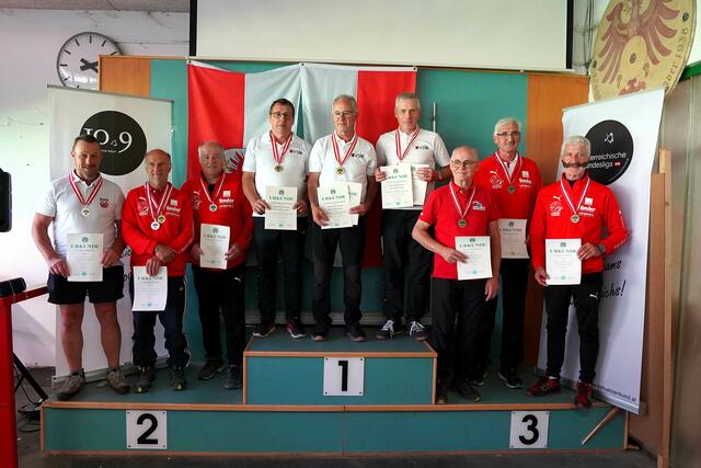 Als Mannschaft war Tirol auf die 100m Distanz Stehend aufgelegt doppelt erfolgreich: mit Platz zwei und drei konnten sich Raimund Felderer, Wolfgang Vogl und Günther Thaler Silber, sowie Reinhard Entner, Friedl Engensteiner und Max Kreisser Bronze sichern. | Foto: Christian Kramer / TLSB