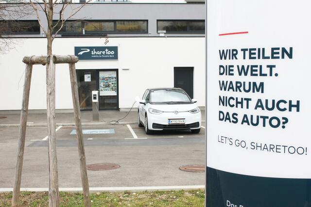 Seit 2016 setzt Smarter Together über 40 innovative Einzelprojekte in Simmering und in Wien um. Zwei VW ID.3-Modelle stehen etwa in der Hauffgasse. Sie können stunden- und tageweise sowie übers Wochenende gemietet werden. | Foto: wohnbund:consulting