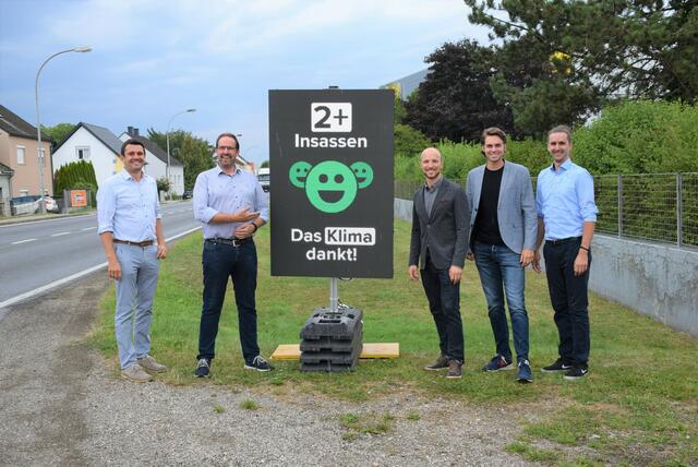 Markus Pajones (Abteilungsleiter Wirtschafts- und Standortentwicklung), Vizebürgermeister Markus Brandstetter, Richard Preißler (CEO Carpacity), Albert Vogl-Bader (CEO von Carployee), Bernhard Schreckensperger (Co-CTO Carpacity). | Foto: Stadtgemeinde Amstetten