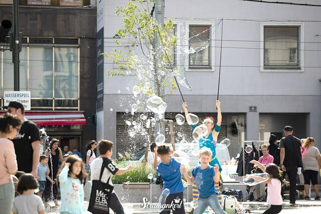 Der Pius-Parsch-Platz verwandelt sich von 2. bis 4. September in eine bunte Kulisse. | Foto: Paolo Ocol