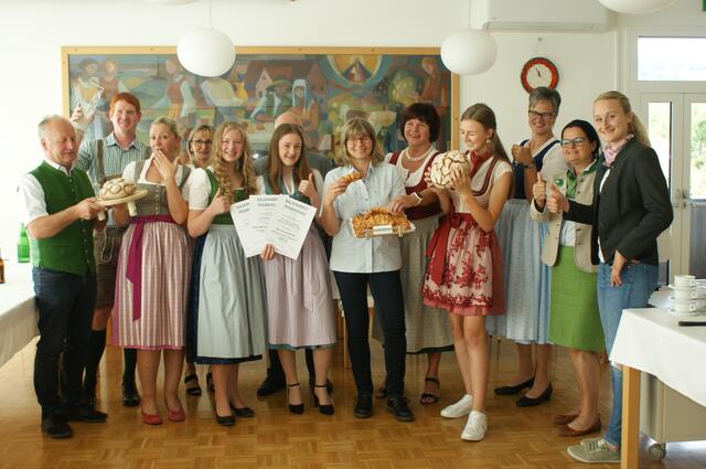 Grund zu feiern gab es für die erfolgreichen Hobbybäcker des Bezirks. | Foto: Renate Sabathi
