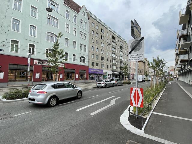 Um die Sicherheit im Straßenverkehr zur Erhöhen werden in Hernals Anstrengungen, hier die umgestaltete Jörgerstraße ("Tor nach Hernals"), unternommen. | Foto: Michael J. Payer