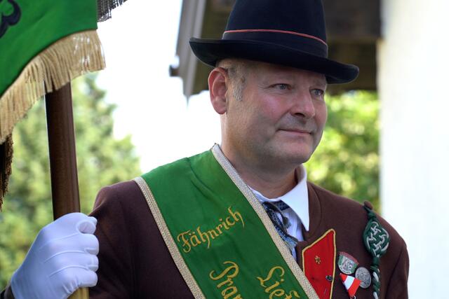 Thomas Seitinger ist Fähnrich und Hauptmann-Stv. bei den Lieferinger Prangerschützen.  | Foto: Land Salzburg/Sophie Huber-Lachner