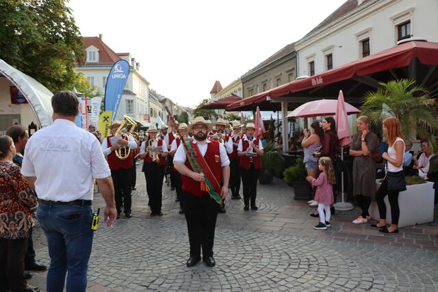 Der Musikverein aus Gols begleitete den Festumzug. | Foto: Sandra Koeune