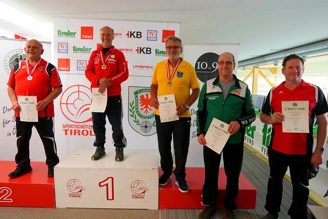Stehend aufgelegt verhalfen zwei Innenringzehner mehr Raimund Felderer zum Sieg Stehend aufgelegt auf die 50m Distanz | Foto: Christian Kramer, TLSB