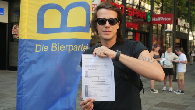 Dominik Wlazny alias Marco Pogo hat bereits alle Unterschriften zusammen. | Foto: M. Spitzauer