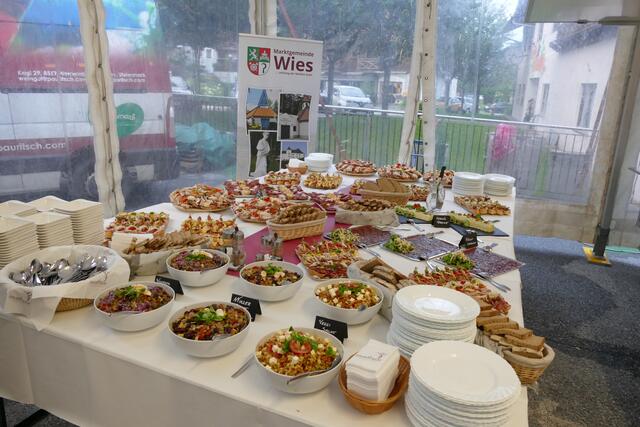 Buffet von Nahversorger Andrea Groß und Erlebnis-Buschenschank Pauritsch | Foto: Semmernegg