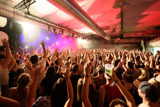 Die Poolbar zählte in diesem Jahr über 25.000 Besucherinnen und Besucher
 | Foto: Matthias Rhomberg
