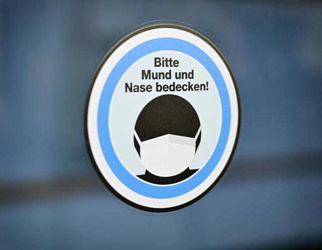 Dabei geht es um eine FFP2-Maskenpflicht in Öffis sowie in geschlossenen Räumen bei Stationen, Bahnsteigen, Haltestellen, Bahnhöfen und Flughäfen.  | Foto: Johannes Zinner/Unsplash