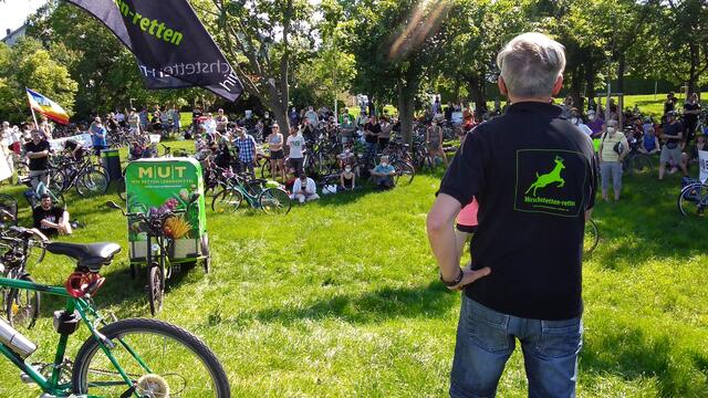 Werner Schandl von "Hirschstetten-retten" warnte vor "320.000 neuen Autokilometern täglich." | Foto: Kautzky