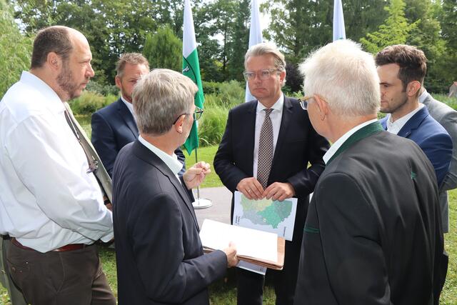 Die Bürgermeister der Ökoregion Kaindorf präsentierten LH Christopher Drexler ihre aktuellen Projekte. | Foto: KK