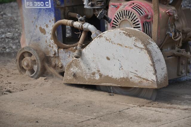 So wurde ein Teil des Parkplatzes der Firma Andexlinger von Asphalt befreit und als „Rasenwabe“ angelegt. | Foto: önj Unterkagerer