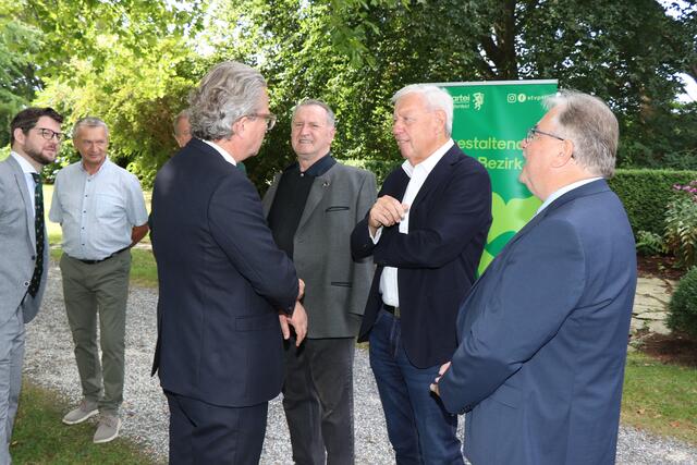 Landeshauptmann im Gespräch | Foto: KK