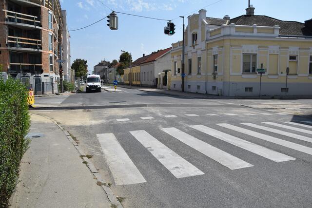 Pünktlich Freitag Mittag sind die Bauarbeiten im Kreuzungsbereich Strassergassse/Wienerstraße abgeschlossen. | Foto: Birgit Schröttner-Thurner