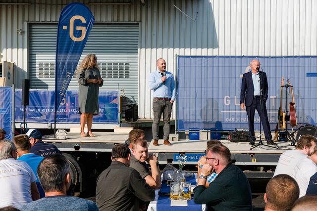 Andrea Höllbacher, Lukas Sattleggger und Stefan Messar beim Sommerfest anlässlich des 50-jährigen Firmenjubiläums. | Foto: Glorit