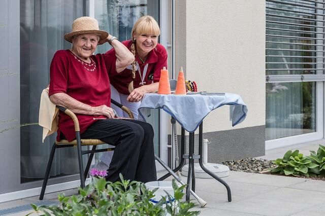 Die freiwillige Mitarbeit in den Pflegekompetenzzentren  eröffnet neue Perspektiven und kann auch einen willkommenen Ausgleich zu Arbeit und Privatleben darstellen. | Foto: Michael Mazohl