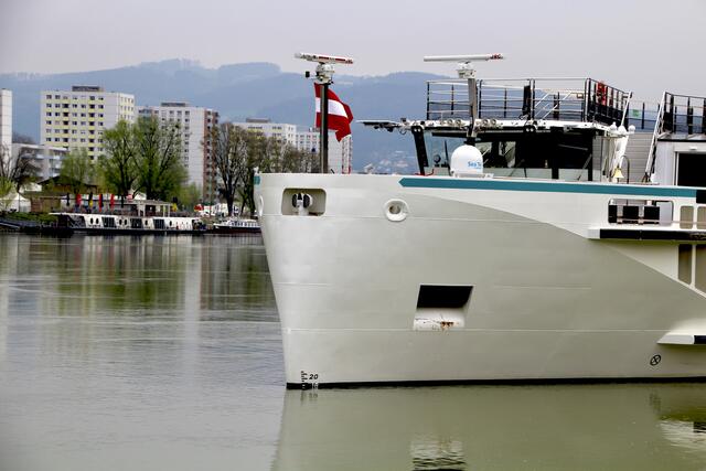 Die Corona-Pandemie ließ die Anzahl der Kreuzfahrtschiffe auf der Donau massiv zurückgehen. Dies nimmt Bürgermeister Klaus Luger zum Anlass und fordert jetzt eine neue Tourismus-Strategie. Geht es nach ihm, soll der Radtourismus stärker in den Fokus rücken. | Foto: BRS
