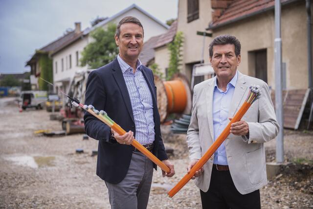 Bürgermeister Harald Leopold, kabelplus Geschäftsführer Gerhard Haidvogel | Foto: EVN / Matejschek